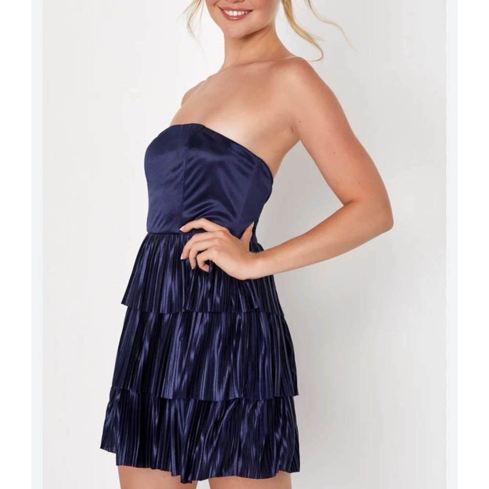 Lulu's Elevated Evening Navy Blue Strapless Tiered Plisse Mini Dress Size M